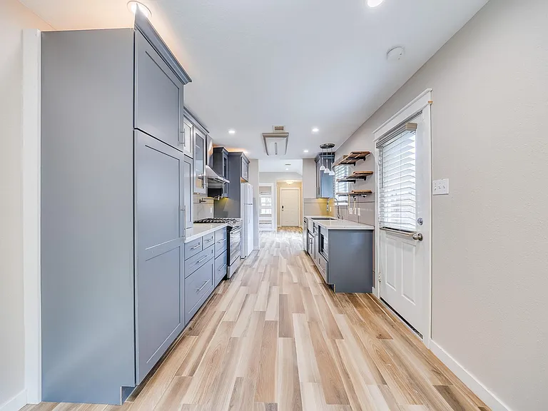 2515 Cypress Island Dr — Photo 29