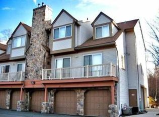 66 Woods Edge Dr, Succasunna, NJ 07876