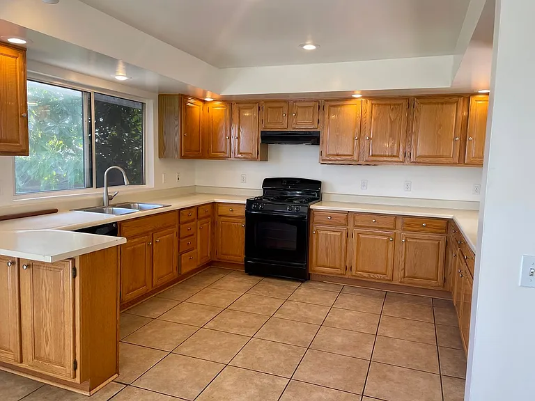 4491 La Paloma Ave — Photo 3