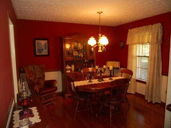 4th image of 2232 N Woods Ct
