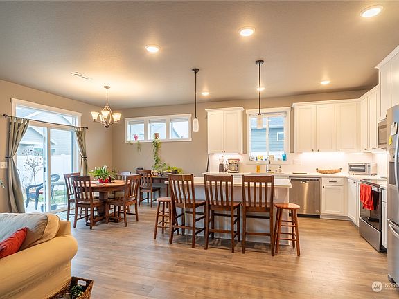 4th image of 4738 W Hawk Street NE