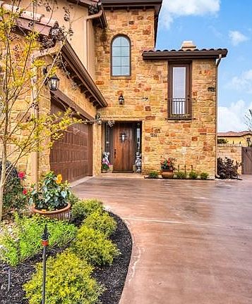 Private driveway to side garage
