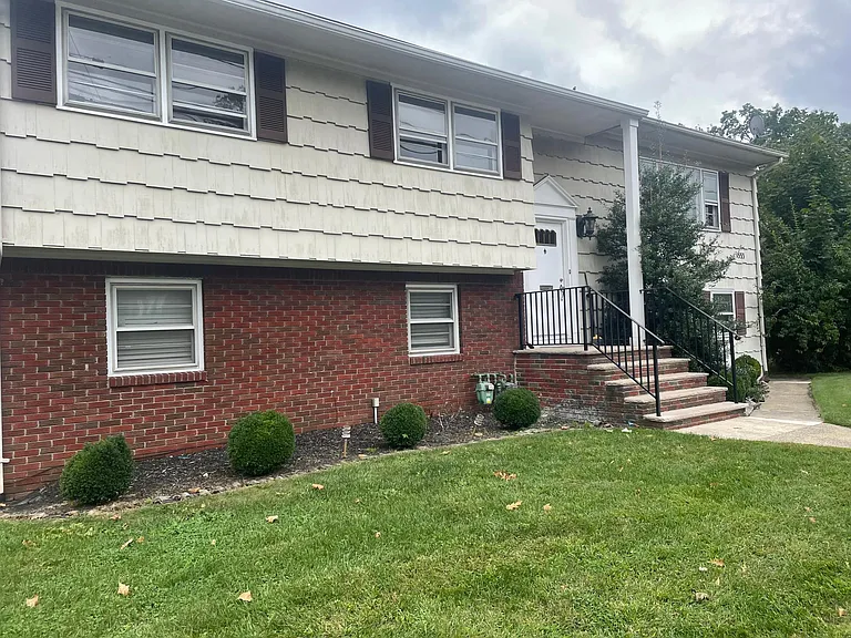 1533 Saint Georges Ave #2 — Photo 4
