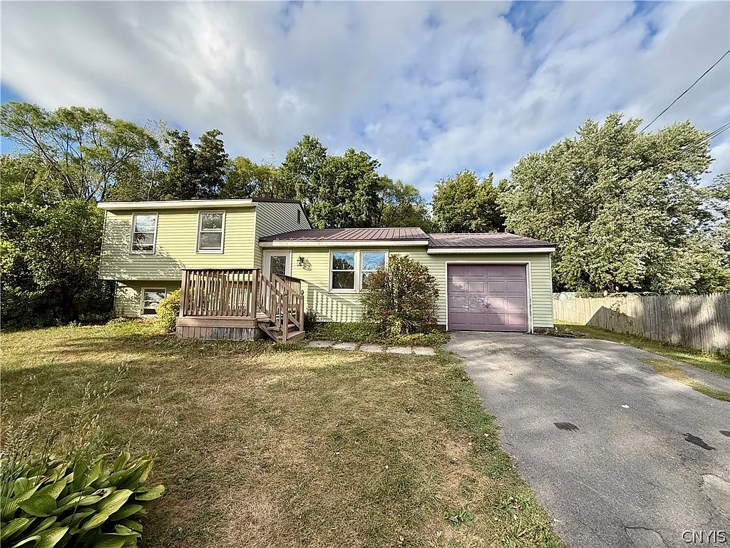 4 bed, 2.0 bath, 1600 sqft, $2,645 — Photo 1