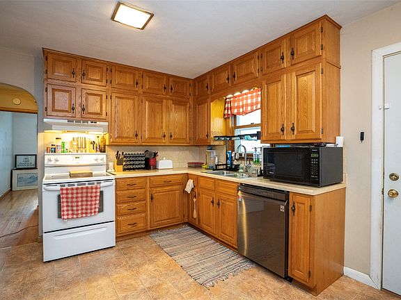 5th image of 205 E 17th Street Pl N