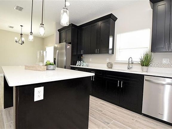3rd image of 1395 Lake Dr