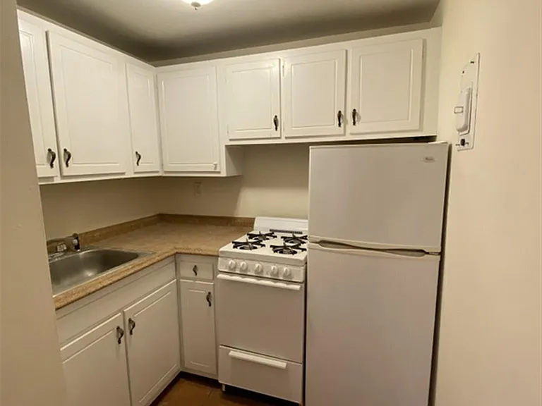 381 Harvard St #1 — Photo 5