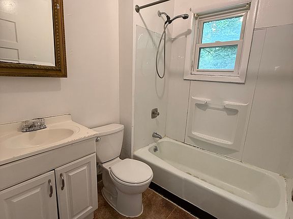 4th image of 56 Schubert St