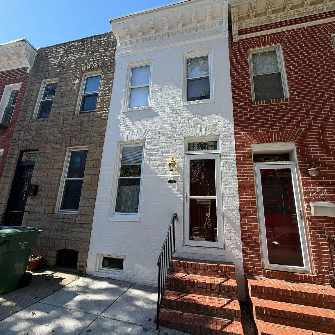 2 bed, 1.0 bath, 1170 sqft, $2,000 — Photo 1