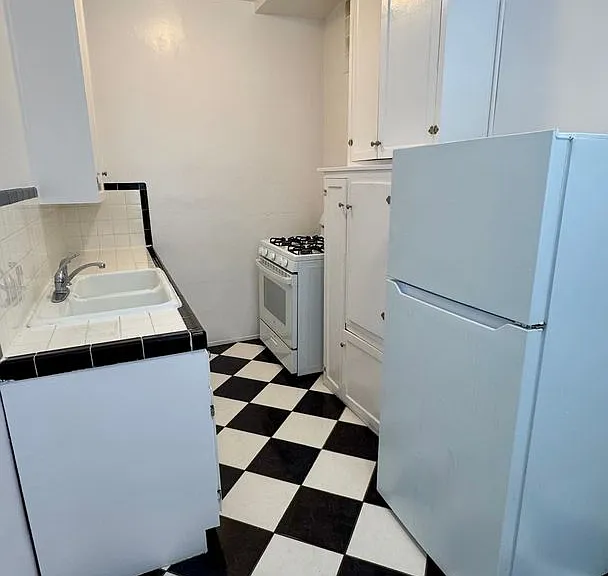 0080 - 328 Elm Ave. Llc. — Photo 6