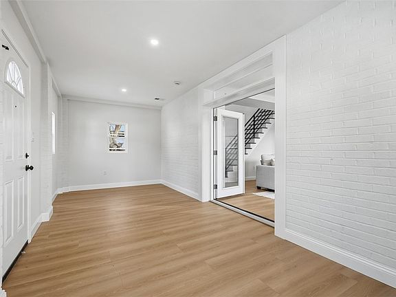 4th image of 463 Winterburn Ave