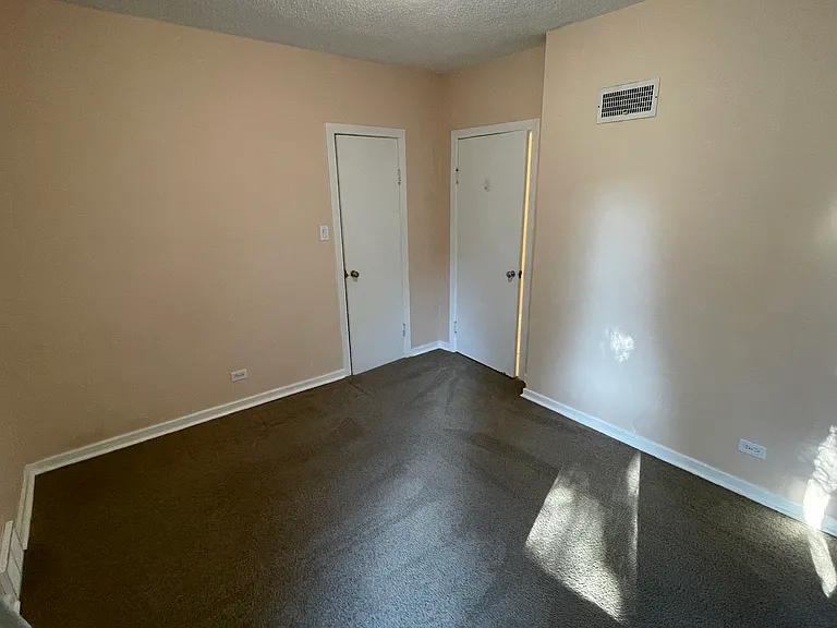 1302 Elliott St — Photo 11