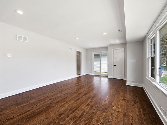 5th image of 2 N Elmwood Ave