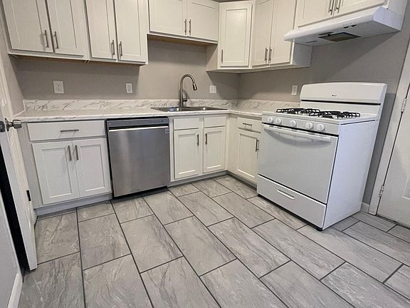 3rd image of 109 Peony St SW #109