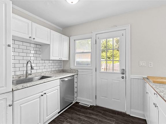 4th image of 8101 Kenwood Dr