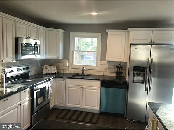 3rd image of 2204 Monica Blvd