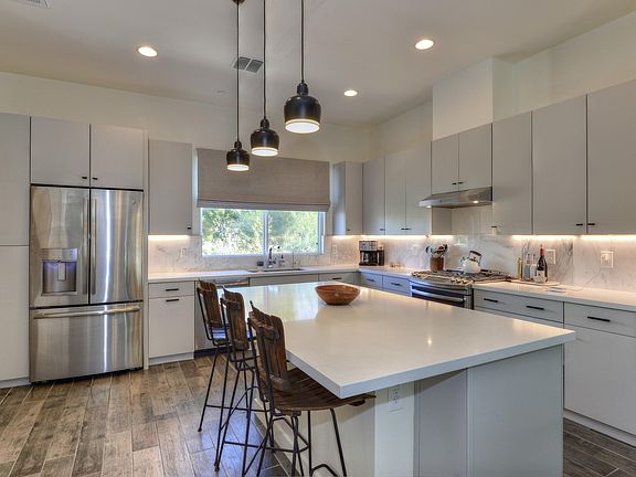 2nd image of 1717 E Morten Ave #10