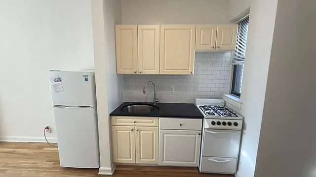 48 E End Ave #4A — Photo 2