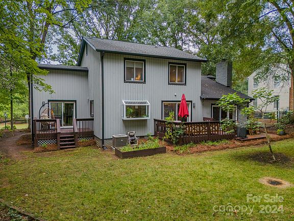 3rd image of 2309 Lynbridge Dr