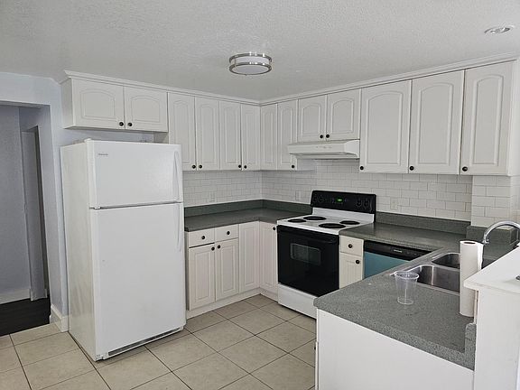 3rd image of 900A Timor Ave