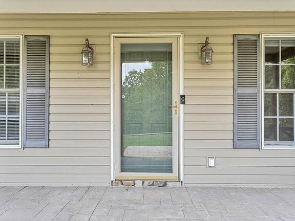 4th image of 239 Pin Oak Dr