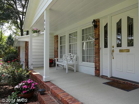 3rd image of 416 Fernwood Ct