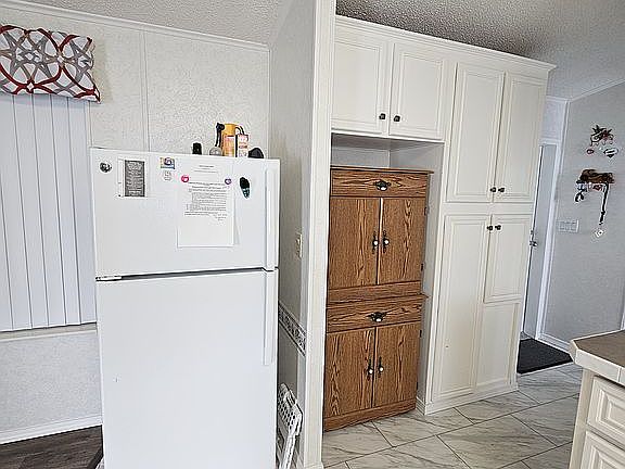 4th image of 913 Antelope Dr
