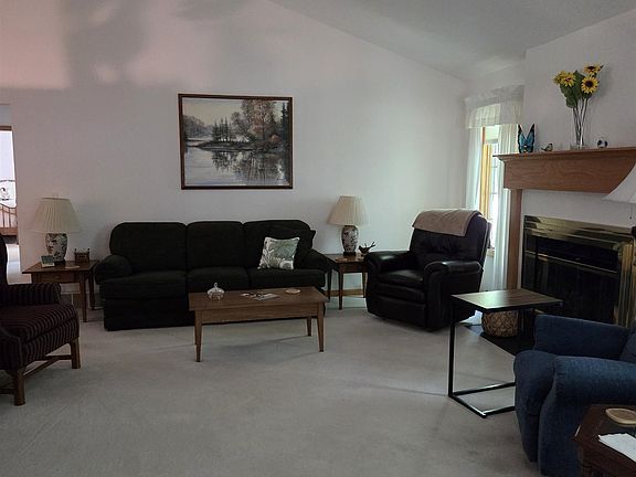 2nd image of 139 E Hickory Ridge Dr