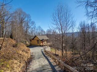 865 Frost Rd, Saluda, NC 28773