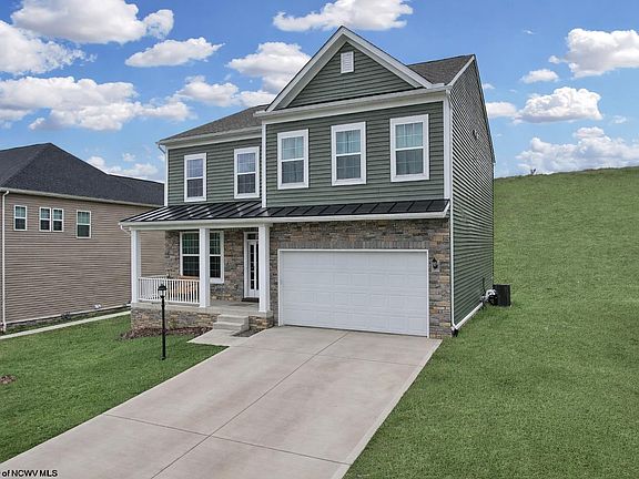 3rd image of 323 Lexington Cir