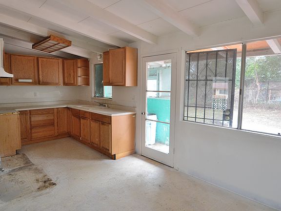 4th image of 42260 Troyer Ave