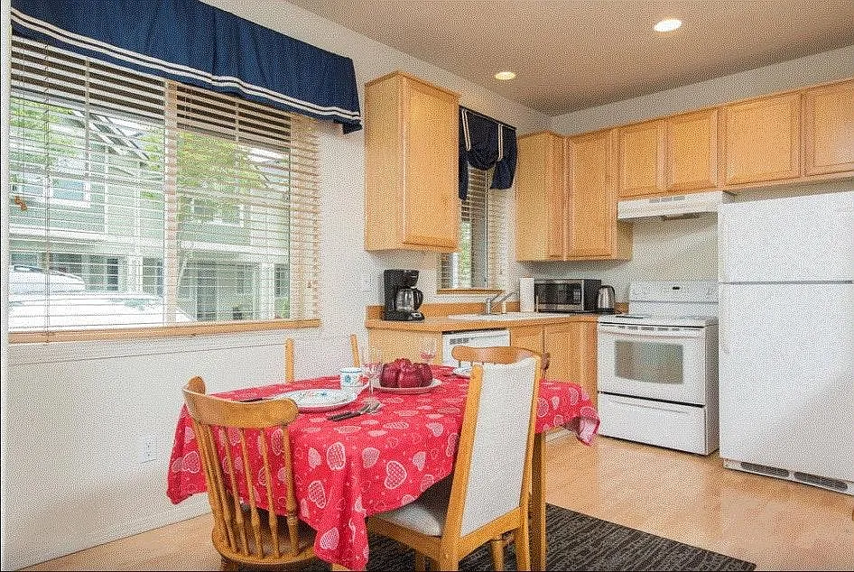 1297 NE 86th Way — Photo 3