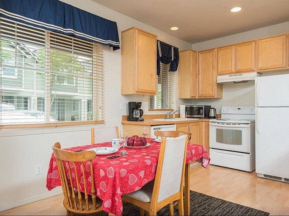 dining area adjacent to kitchen