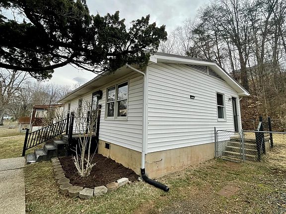 3rd image of 1914 Cedar Ave