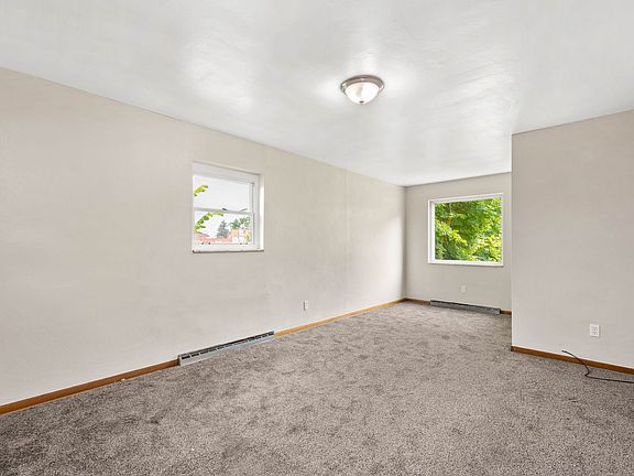 4th image of 447 Elm Rd