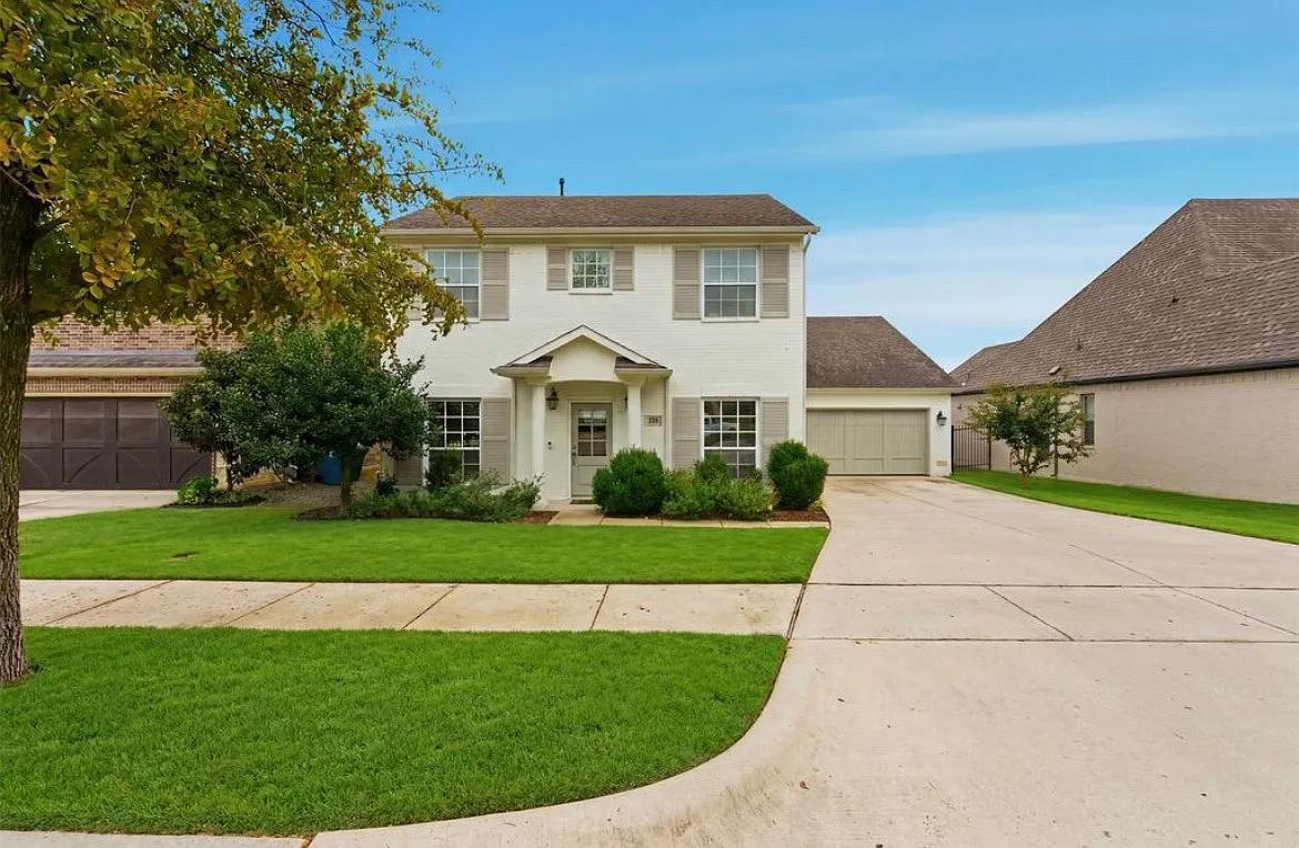 318 Bluestem Ln — Photo 3