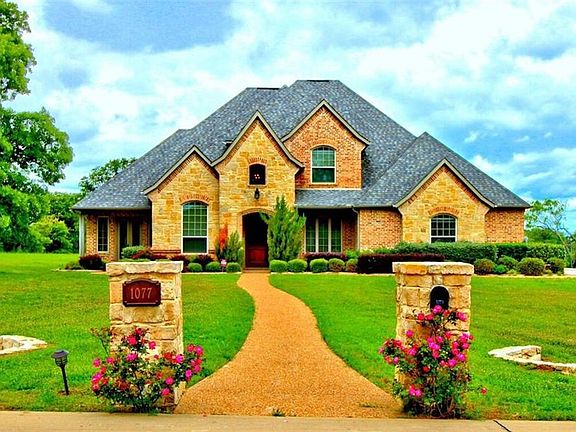 3rd image of 1077 Hidden Oaks Dr