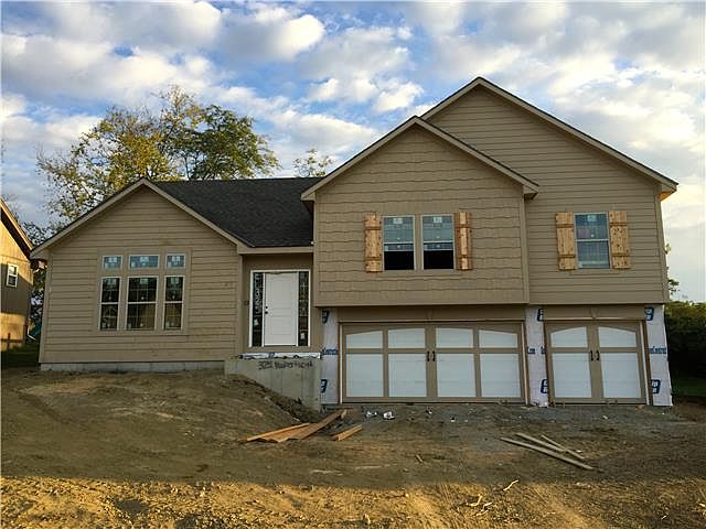 1st image of 325 Deer Dr