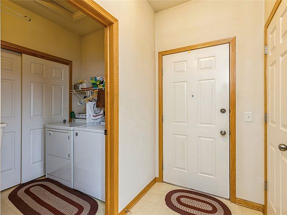 5th image of 909 7th Ave SE Unit 16