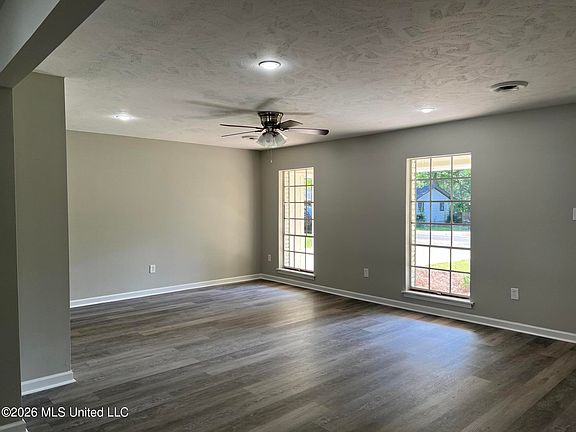 3rd image of 5726 Medallion Dr