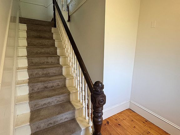 2nd image of 97 Knight St W #2