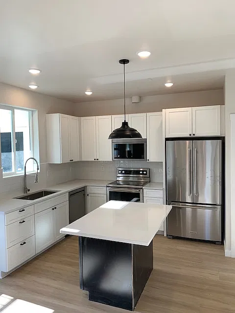 2 bed, 950 sqft, $2,400 — Photo 1