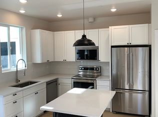 1525 NW 5th St #1-2-4, Gresham, OR 97030