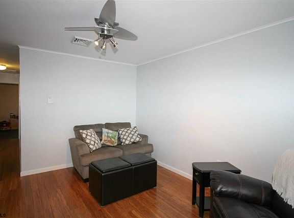 2nd image of 305 Simpson Ave