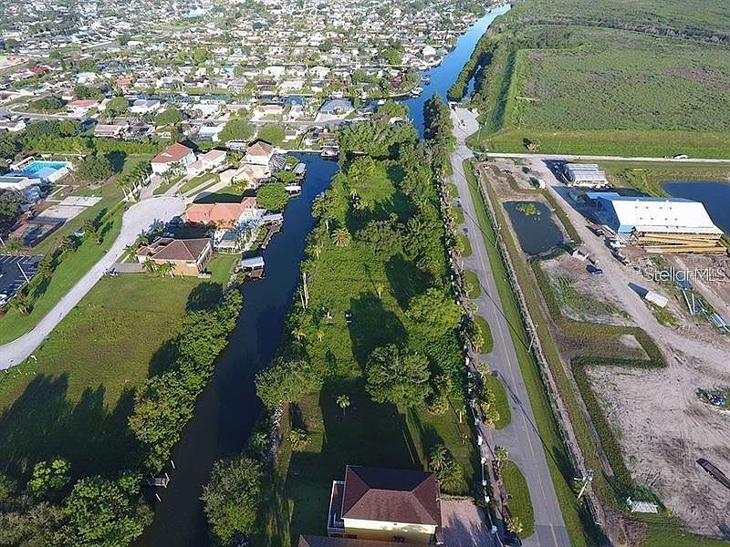 2nd image of 542 Estuary Shore Ln