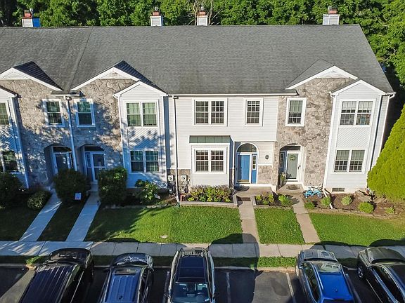 2nd image of 141 Hemlock Dr