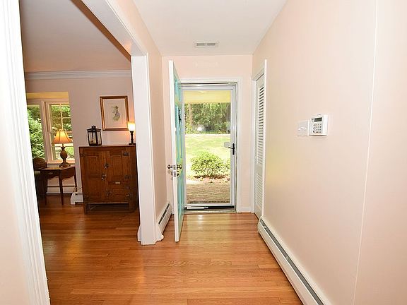 3rd image of 7611 Turf Ln