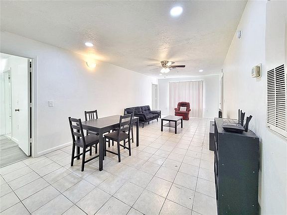 4th image of 3800 SW 20th Ave APT 101