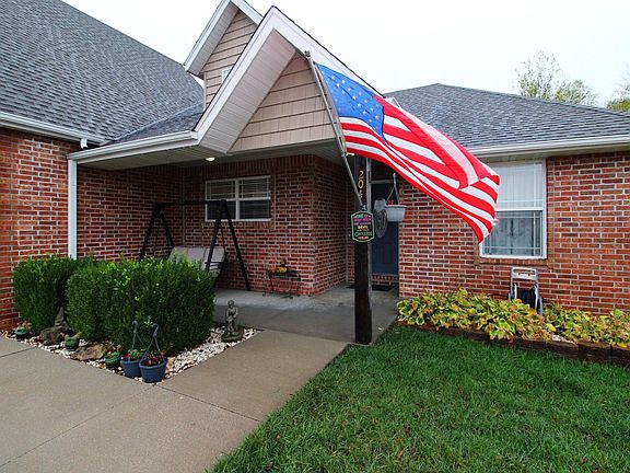 4th image of 204 W Pheasant Ln