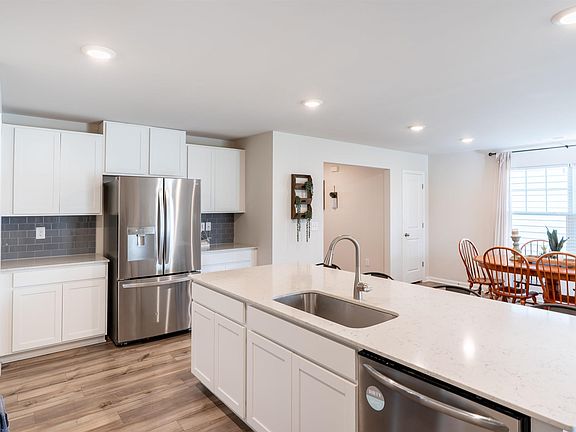 3rd image of 120 Anna Gray Cir